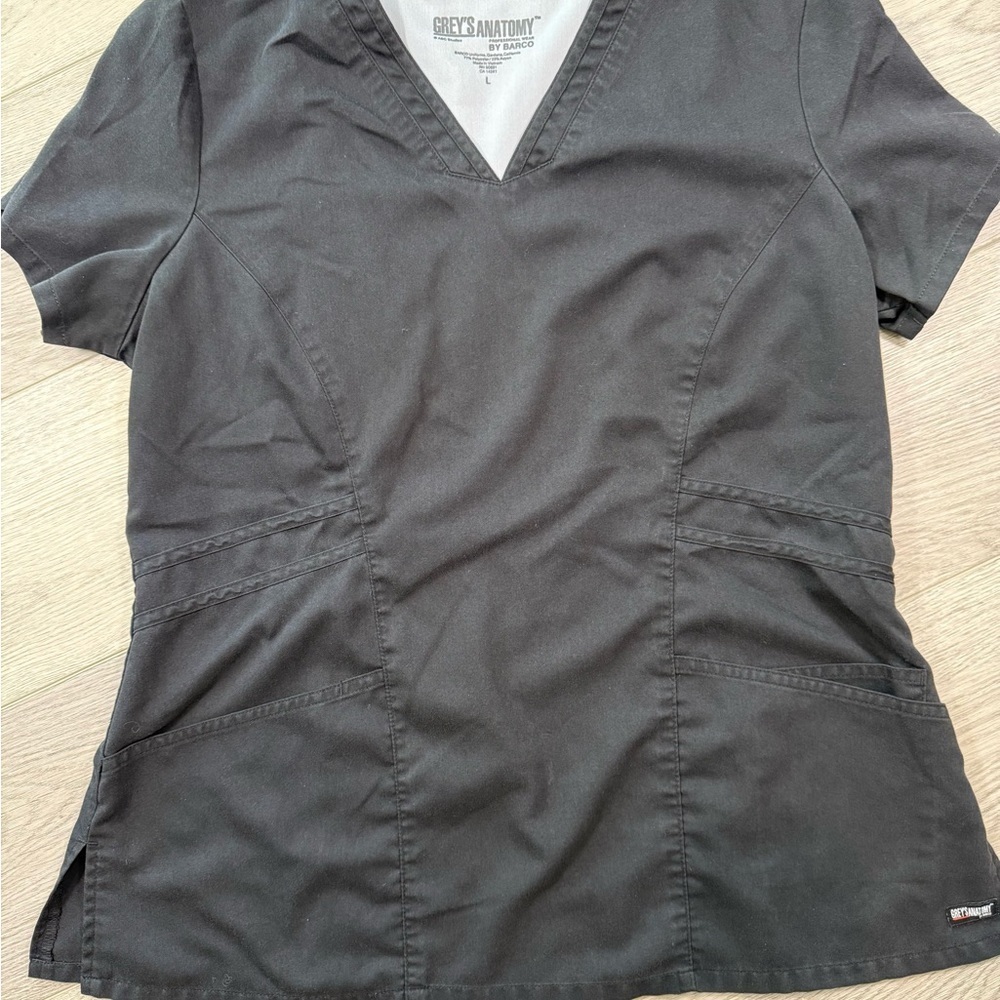 Greys anatomy women’s black scrub top size large